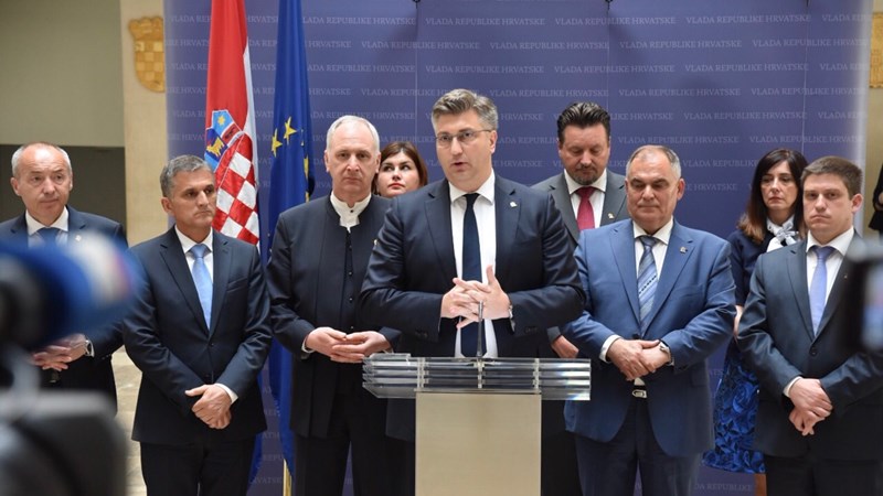 Predsjednik Vlade nakon sjednice u Splitu: Ustrajat ćemo da se svi dogovoreni projekti realiziraju 